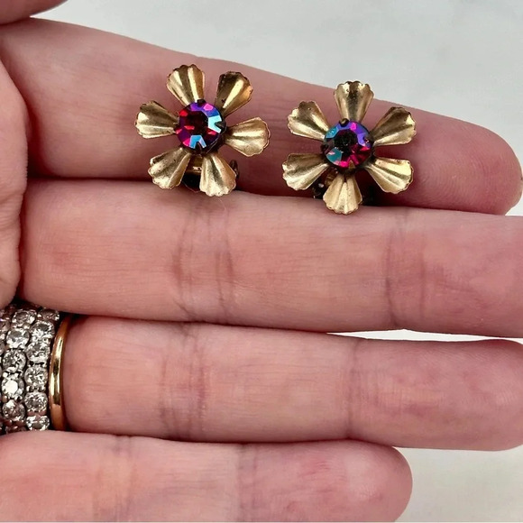 Vintage Aurora Borealis Flower Earrings Clip-On Gold-tone Estate Costume… - Picture 4 of 9